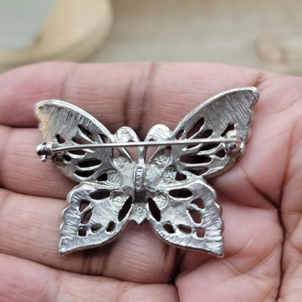 Vintage/Retro Avon Silvertone Butterfly Brooch Pin w/ Faux Pearls